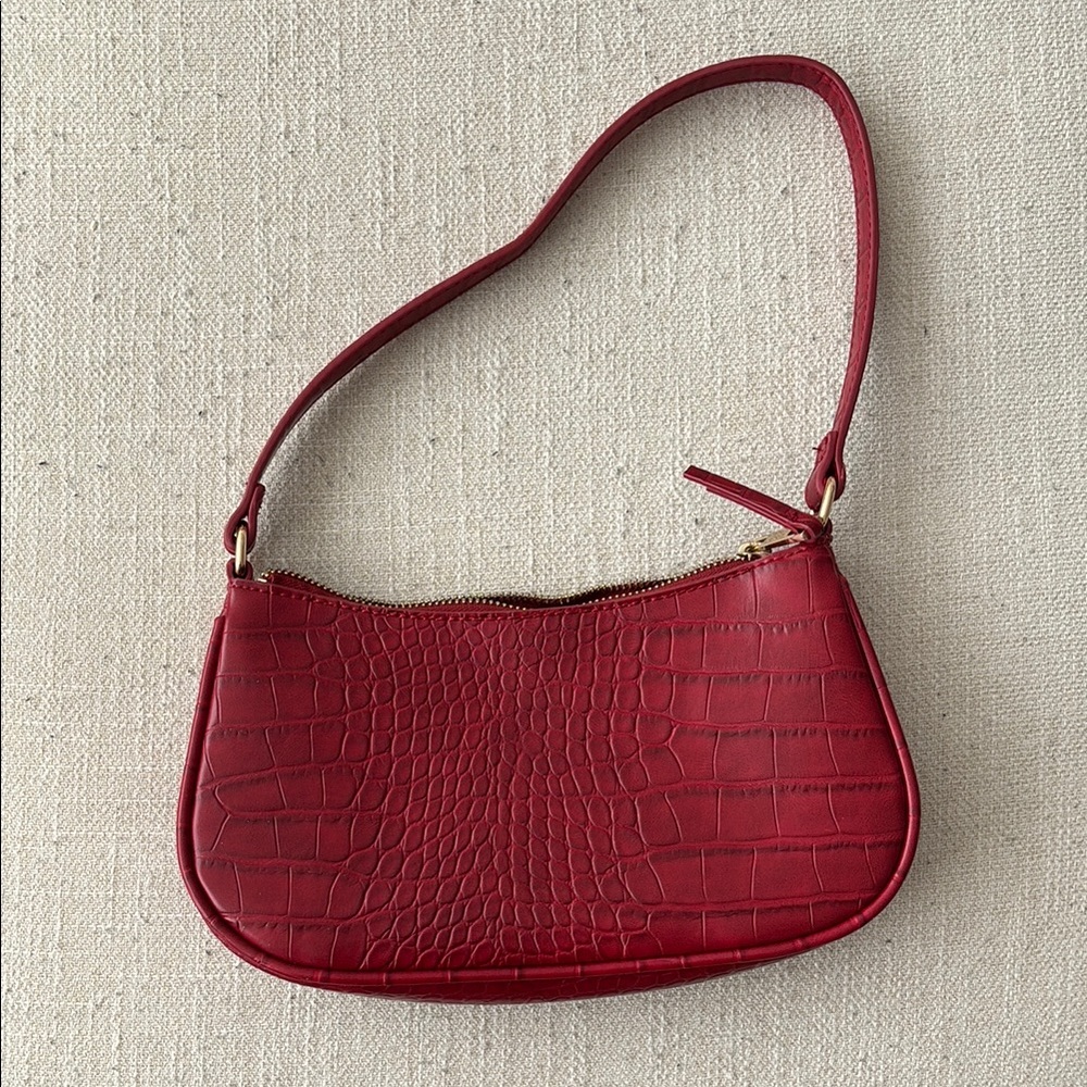 Elegant Red Crocodile-Embossed Women's Bag